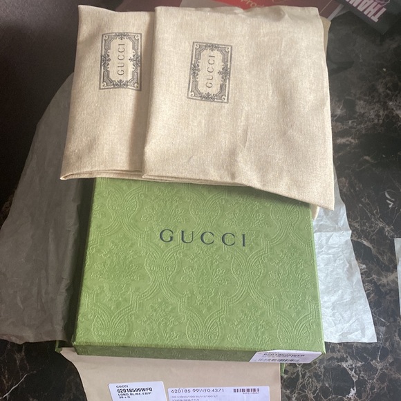 Bought shoes for female friend and they can’t fit. Brand new never worn. - Picture 2 of 4